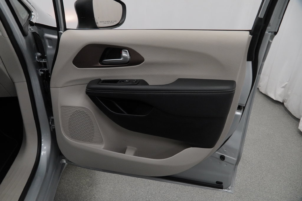 Used 2024 Chrysler Voyager LX FWD image 37