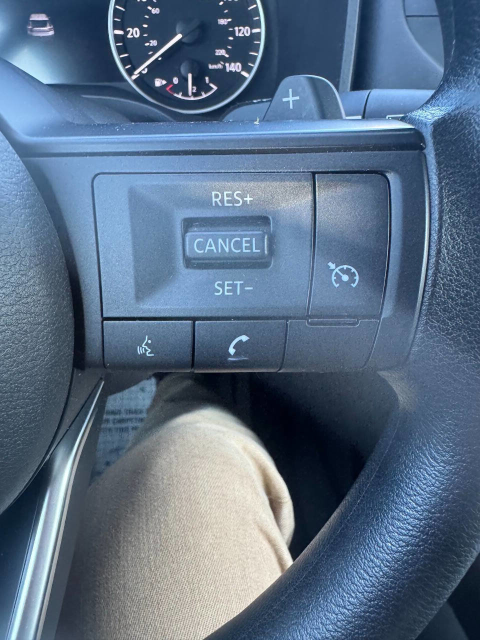 Used 2023 Nissan Rogue S image 17