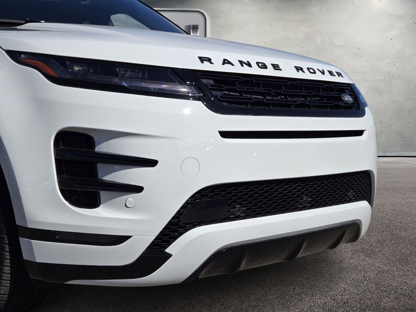 Used 2024 Land Rover Range Rover Evoque Dynamic SE AWD/4WD image 8