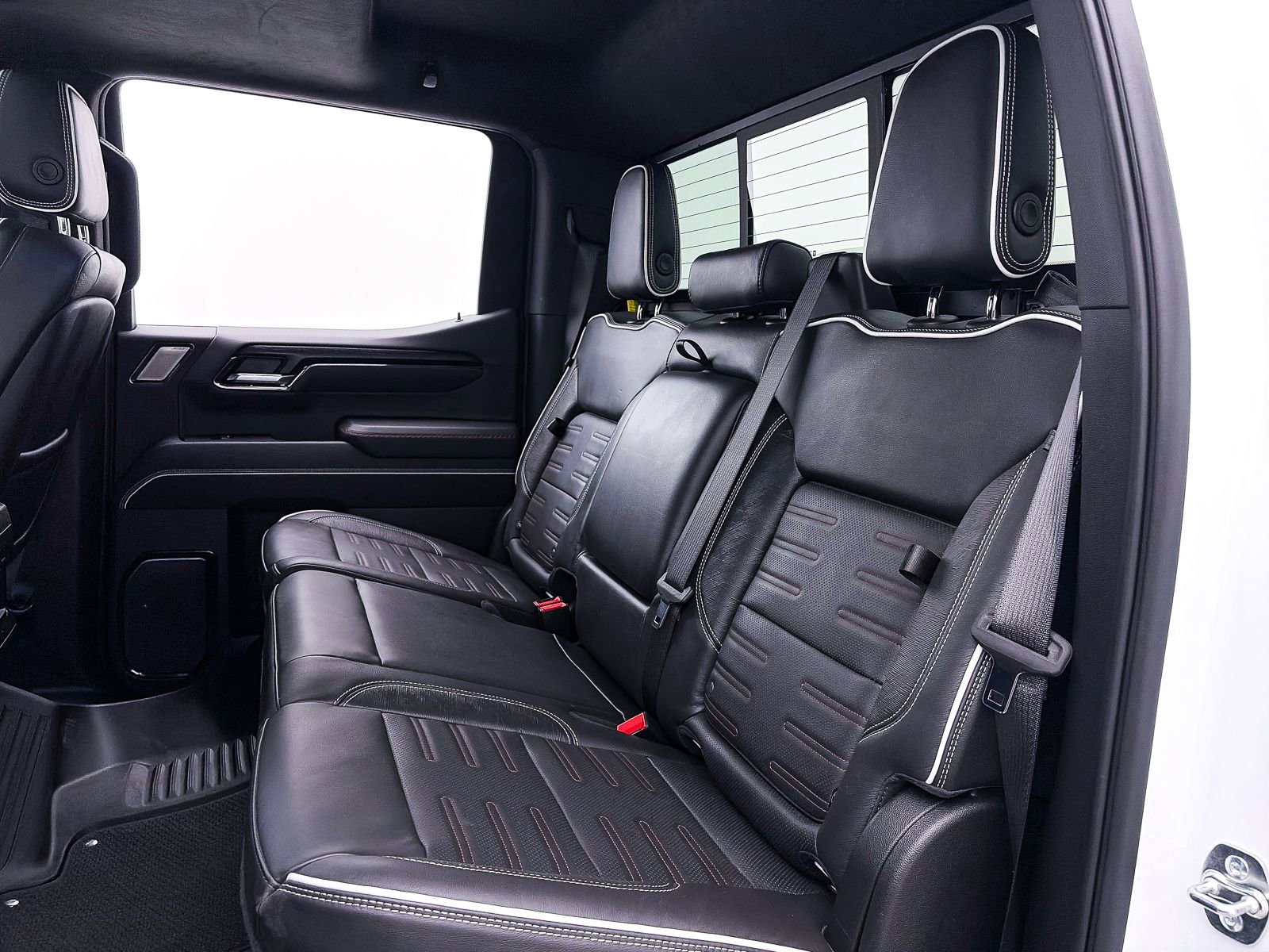 Used 2025 GMC Sierra 1500 AT4X image 42