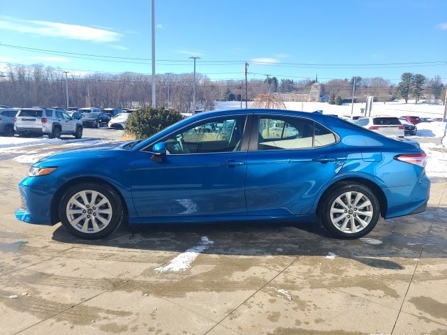 Used 2019 Toyota Camry LE image 4