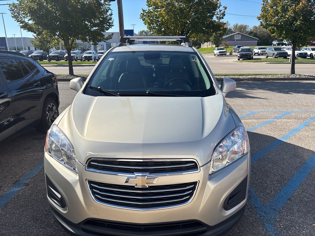 Used 2016 Chevrolet Trax LT w/ LT Sun and Sound Package FWD image 9