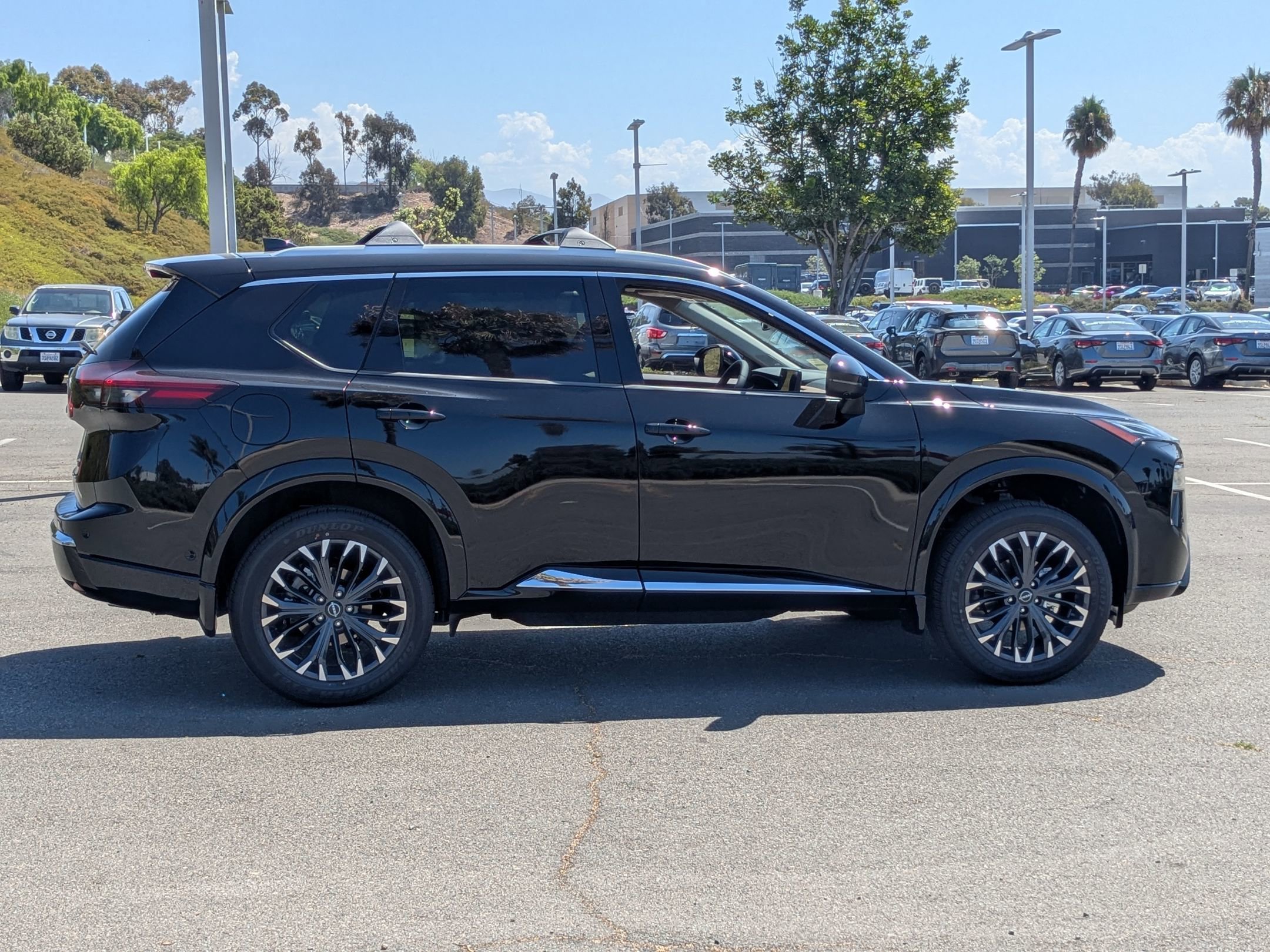 New 2026 Nissan Rogue Platinum image 4