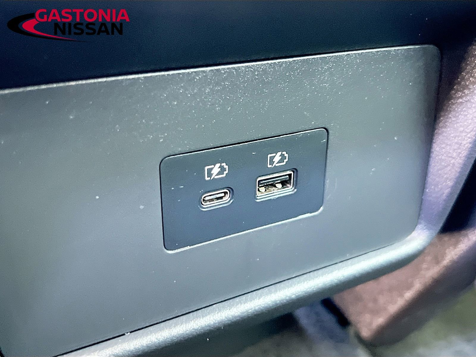 Used 2023 Nissan Rogue SV image 32