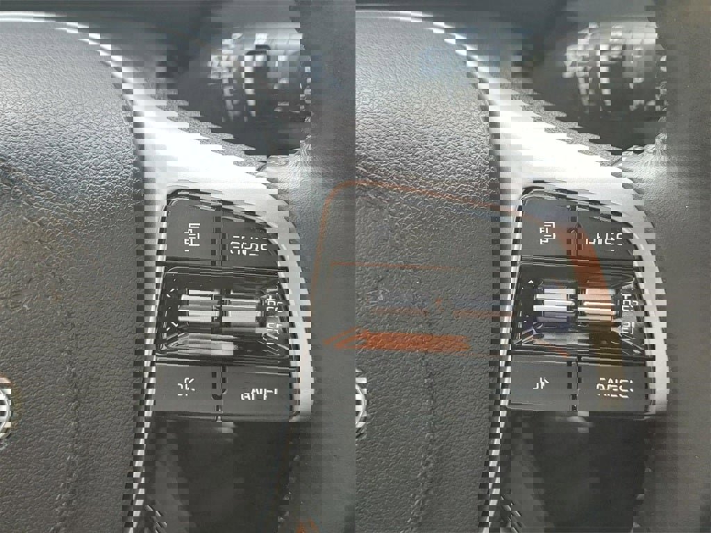 Used 2019 Kia Sorento LX w/ LX Convenience Package image 17