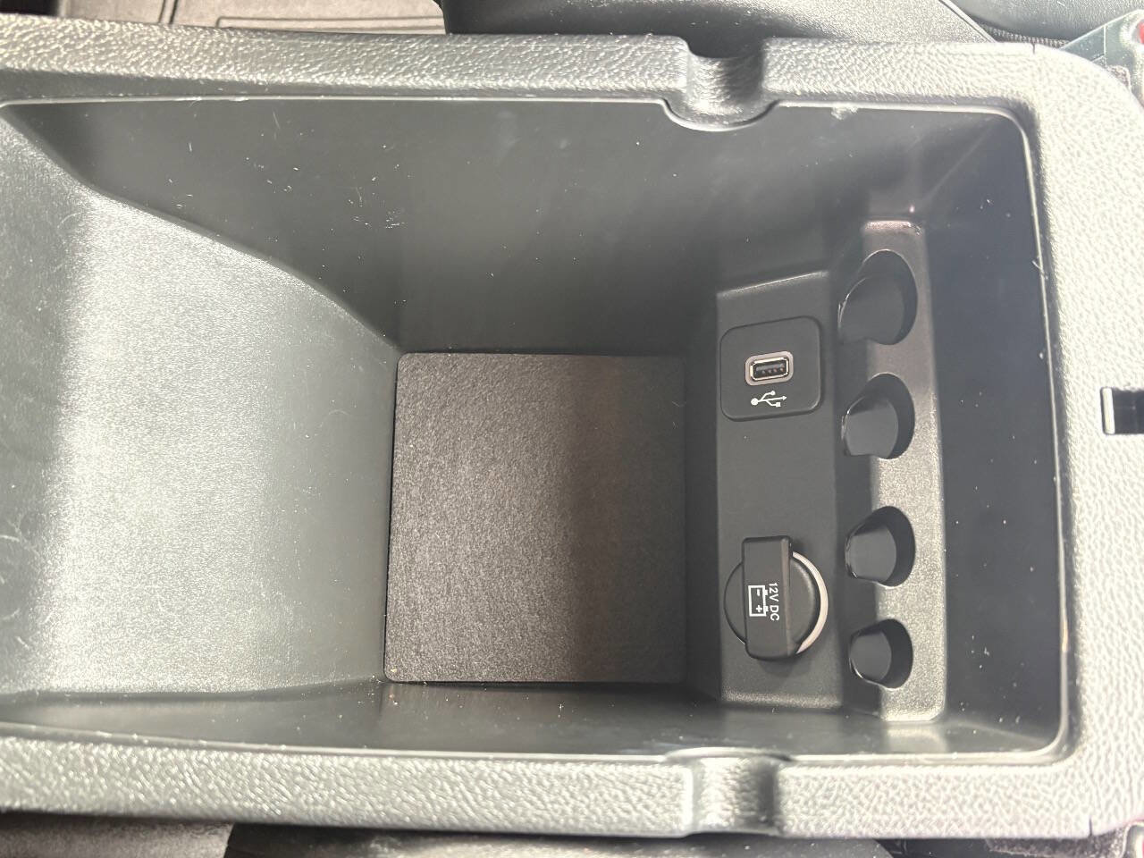 Used 2015 Jeep Cherokee Limited AWD/4WD image 38