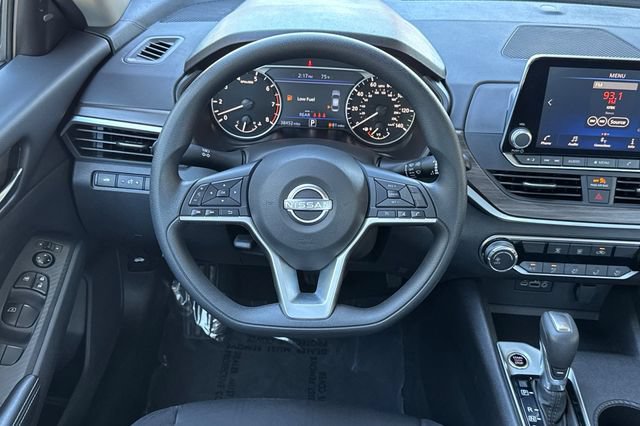Used 2025 Nissan Altima 2.5 SV AWD/4WD image 16