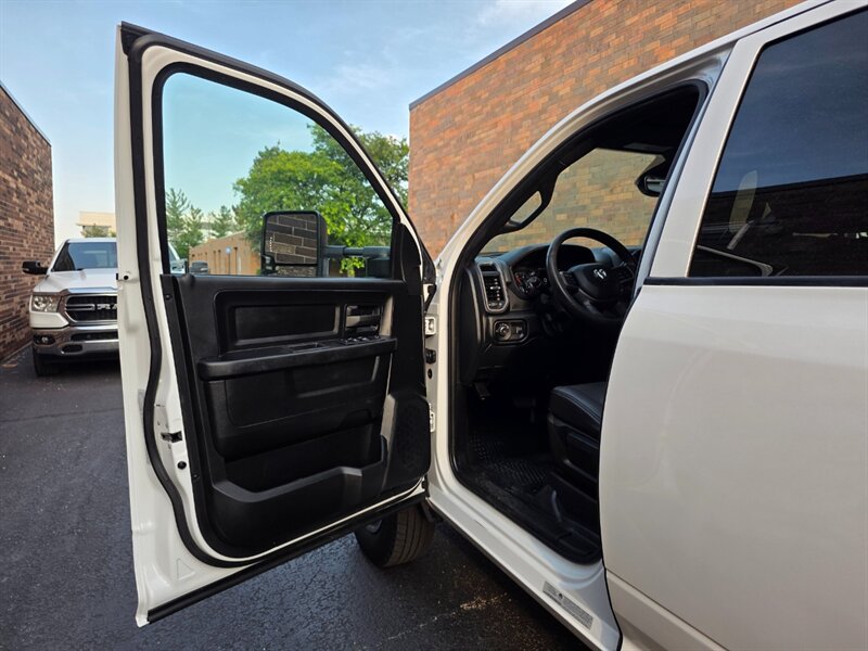 Used 2022 RAM 3500 Tradesman w/ Chrome Appearance Group AWD/4WD image 21