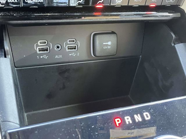 Used 2023 Jeep Grand Cherokee Limited w/ Black Appearance Package image 9