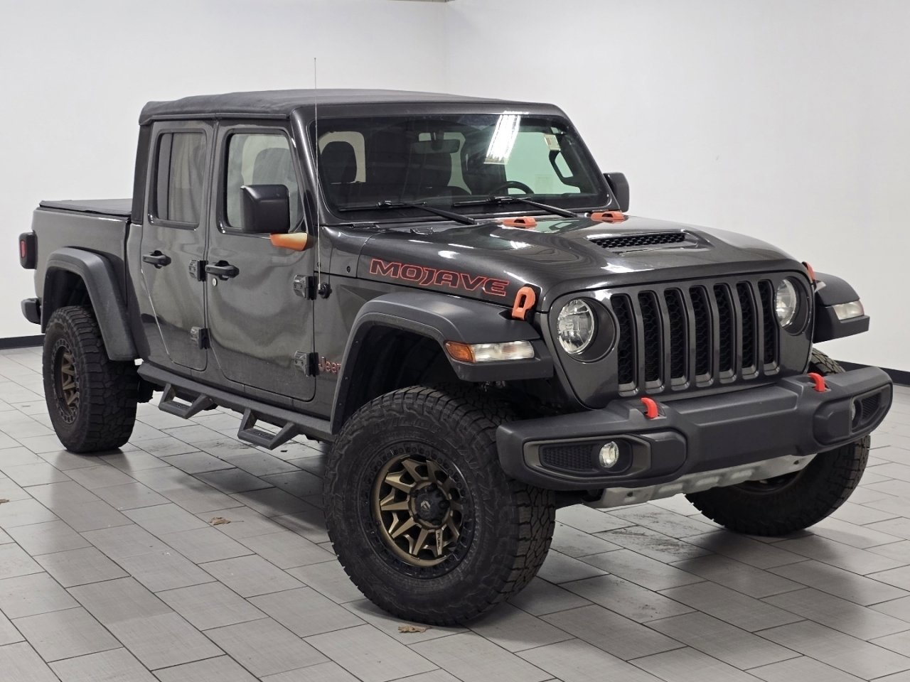Used 2023 Jeep Gladiator Mojave image 2