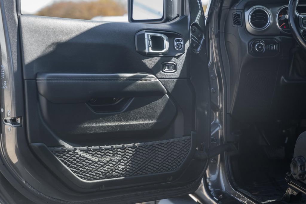 Used 2020 Jeep Wrangler Unlimited Sahara image 38