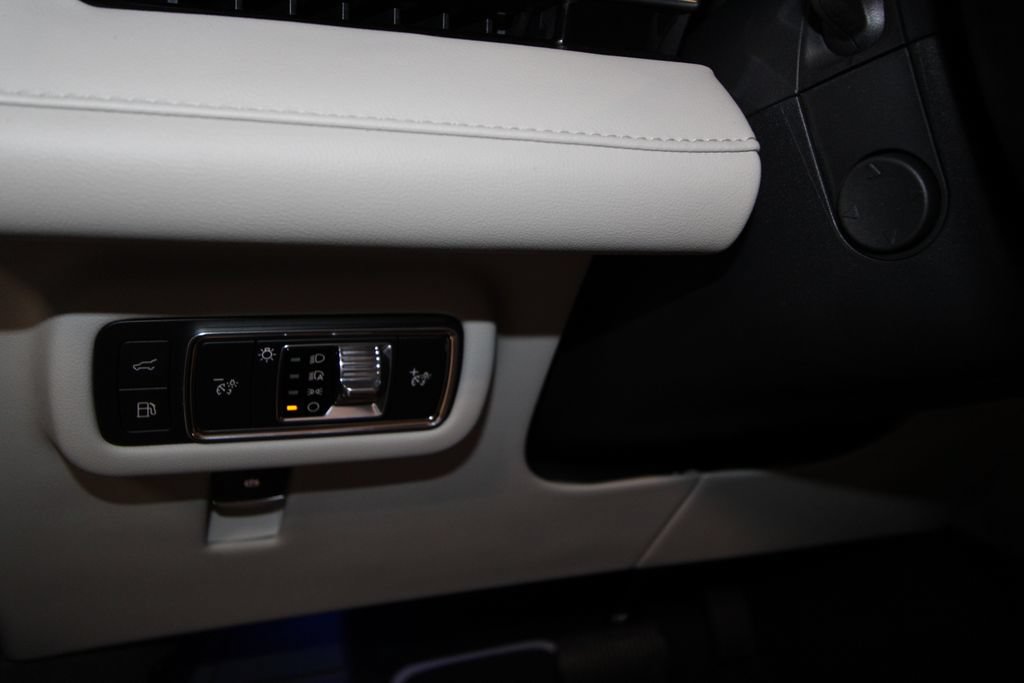 Used 2026 Lincoln Nautilus Reserve AWD/4WD image 11