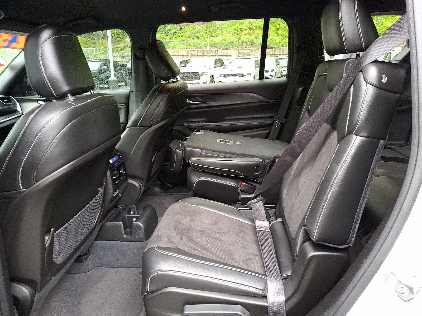 Certified 2023 Jeep Grand Cherokee L Laredo image 10