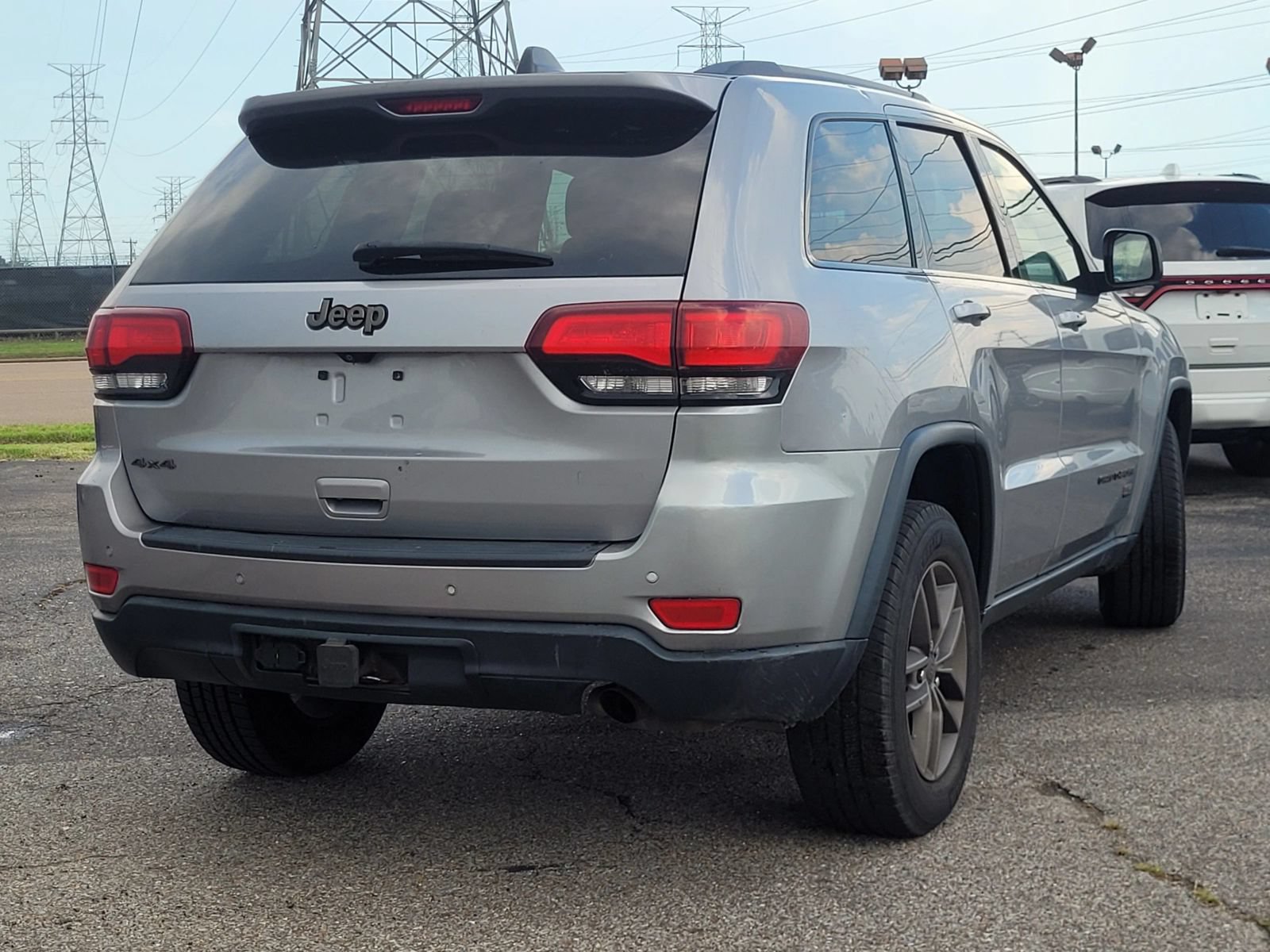 Used 2016 Jeep Grand Cherokee Laredo 75th Anniversary AWD/4WD image 5