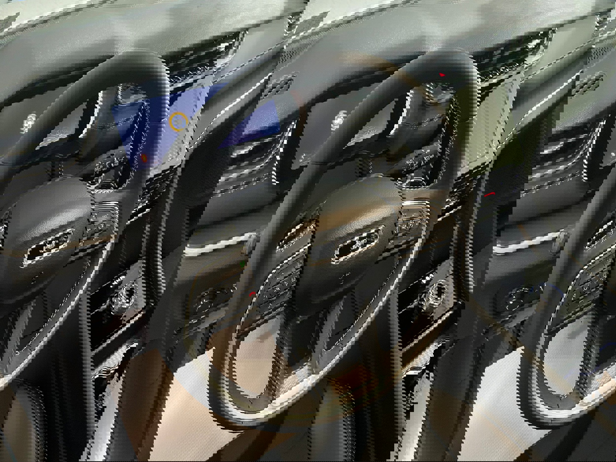 New 2025 Jeep Grand Cherokee Altitude image 10