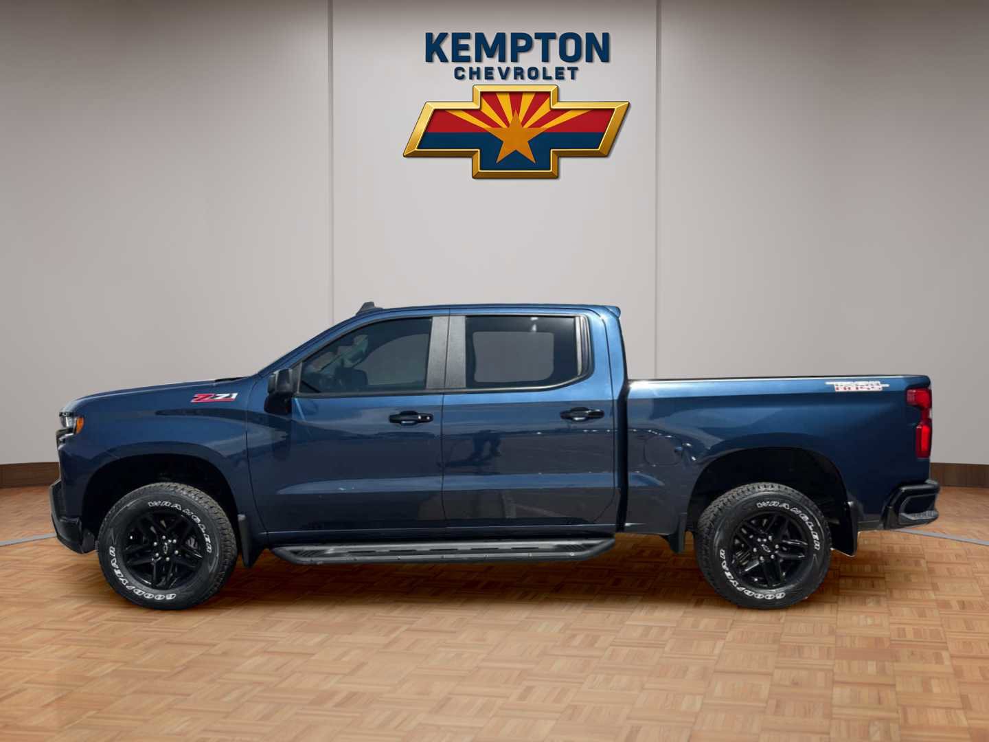 Used 2021 Chevrolet Silverado 1500 LT Trail Boss w/ Convenience Package II image 3