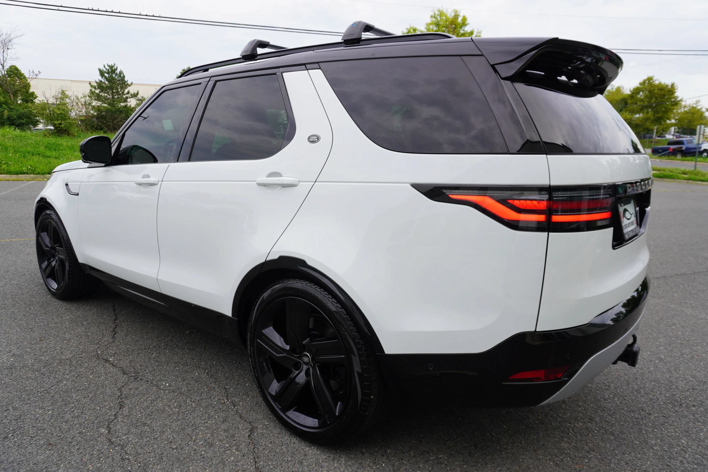 Used 2024 Land Rover Discovery Metropolitan Edition AWD/4WD image 5