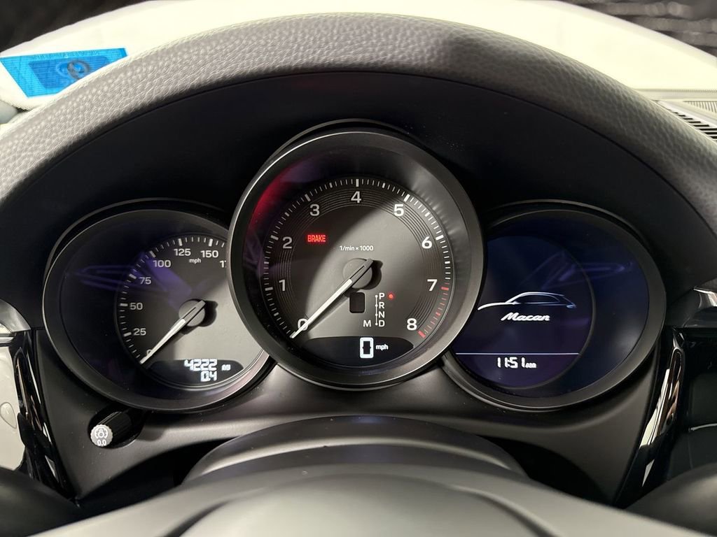 Certified 2025 Porsche Macan image 37