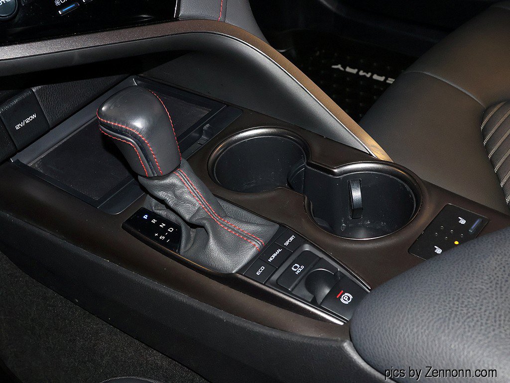 Used 2022 Toyota Camry XSE FWD image 22