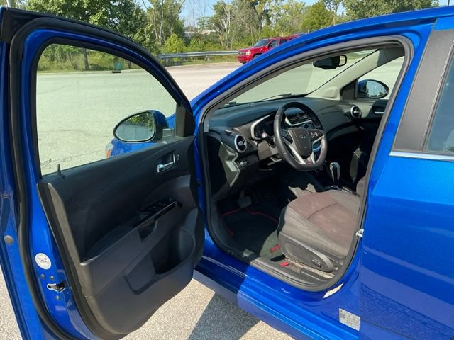 Used 2018 Chevrolet Sonic LT w/ Fun and Sun Package FWD image 14