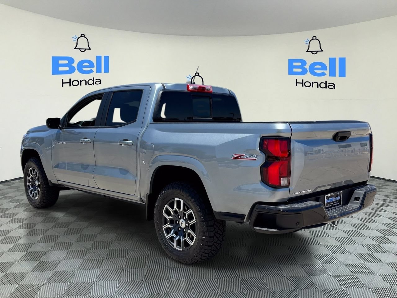Used 2024 Chevrolet Colorado Z71 w/ Z71 Convenience Package 2 AWD/4WD image 3