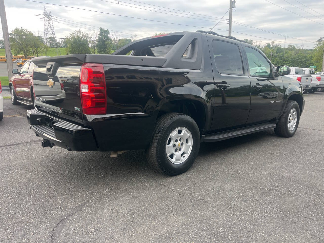 Used 2011 Chevrolet Avalanche LS w/ Convenience Package AWD/4WD image 6