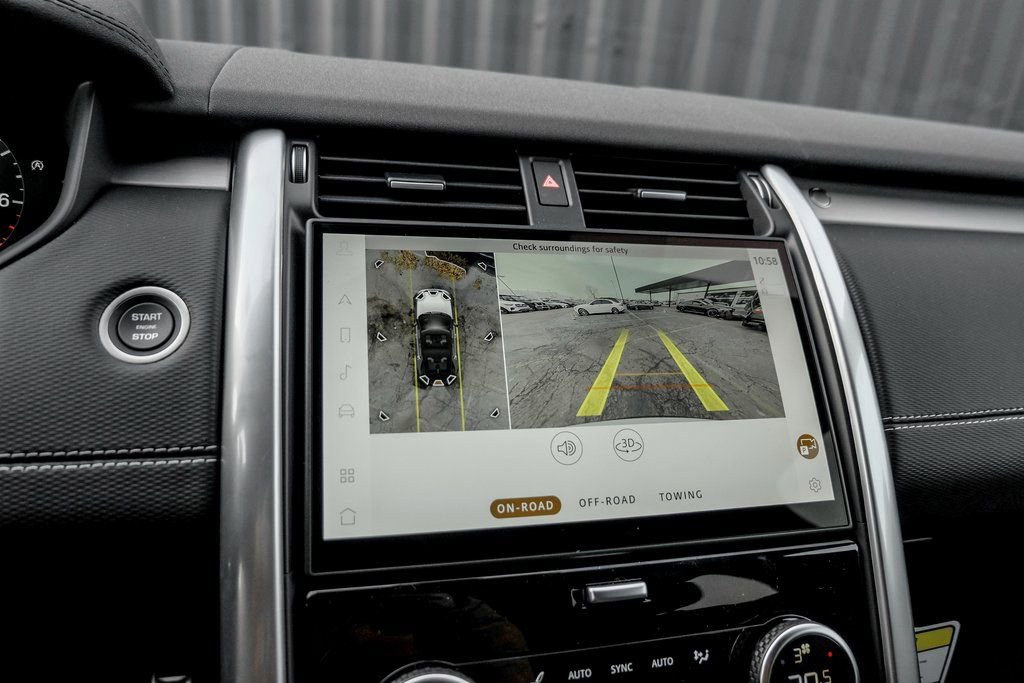 Used 2025 Land Rover Discovery Dynamic SE image 13