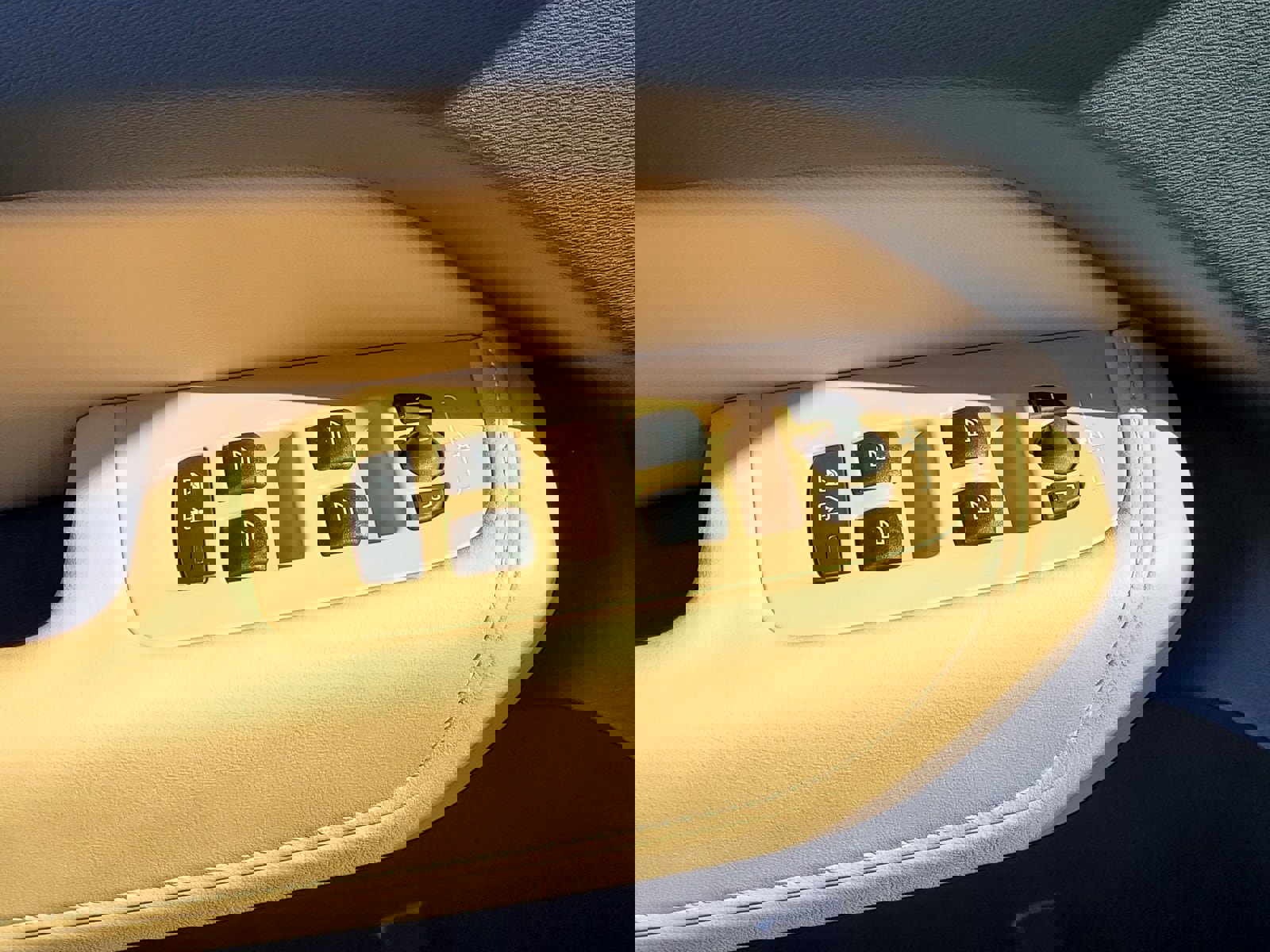 Certified 2024 Volvo XC60 T8 Ultimate w/ Protection Package Premier image 16