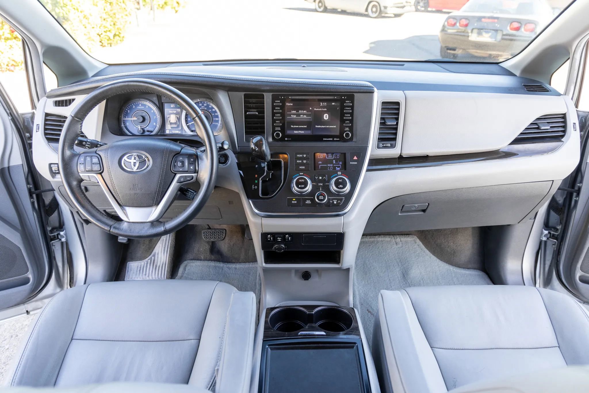 Used 2018 Toyota Sienna XLE image 18