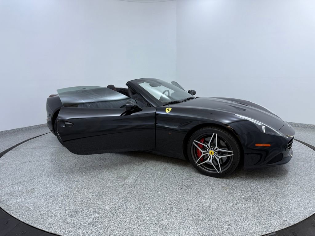 Used 2017 Ferrari California T image 23