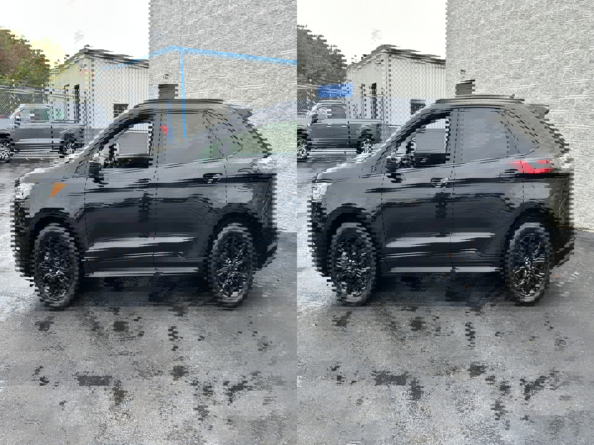 Certified 2022 Ford Edge SE w/ Black Appearance Package image 5