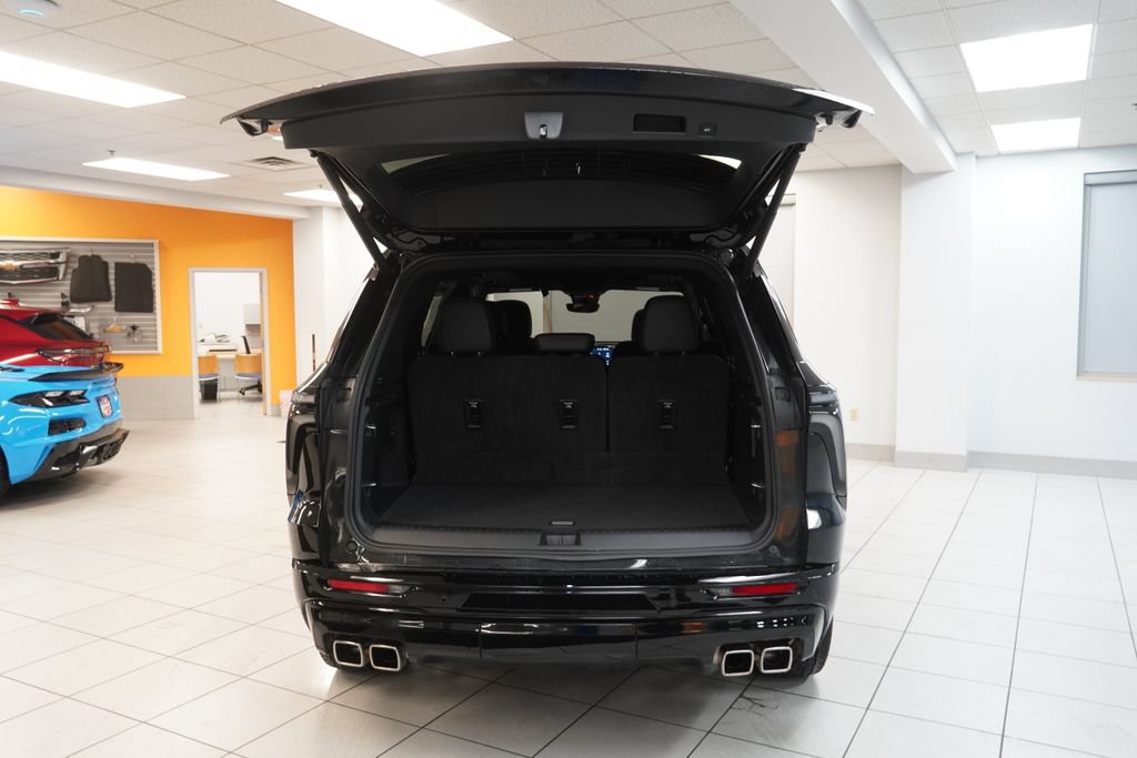 Used 2025 Chevrolet Traverse RS w/ LPO, Floor Liner Package AWD/4WD image 9