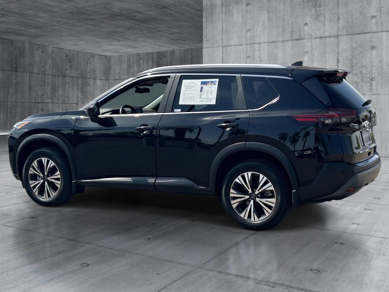 Used 2023 Nissan Rogue SV w/ SV Premium B Package FWD image 3