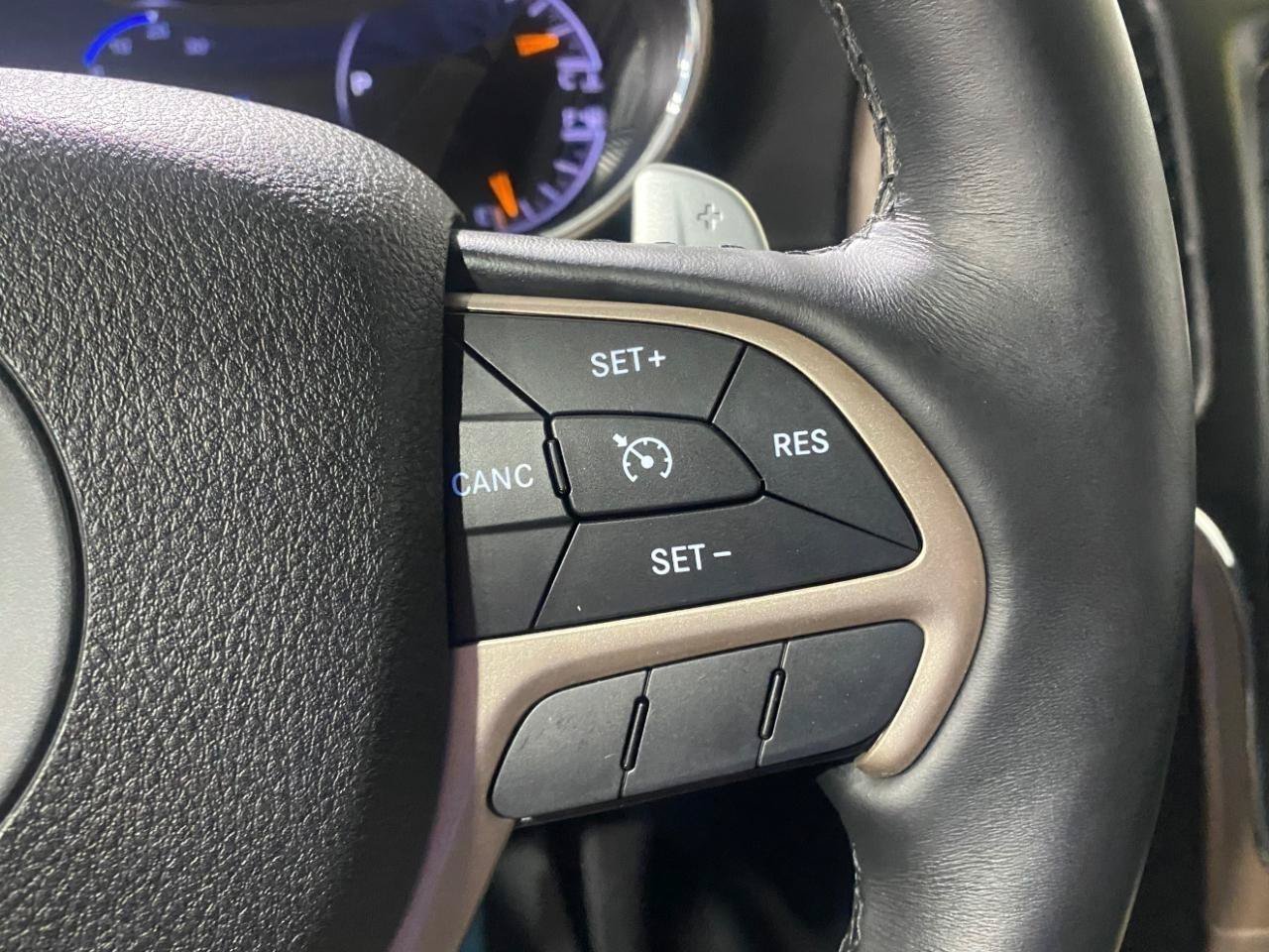 Used 2017 Jeep Grand Cherokee Laredo w/ Quick Order Package 23E AWD/4WD image 20