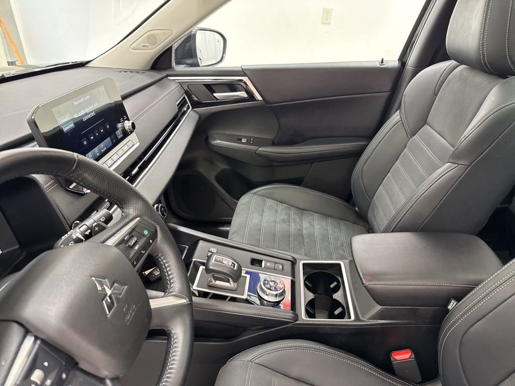 Used 2024 Mitsubishi Outlander SE image 27