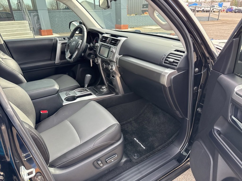 Used 2018 Toyota 4Runner SR5 Premium image 17