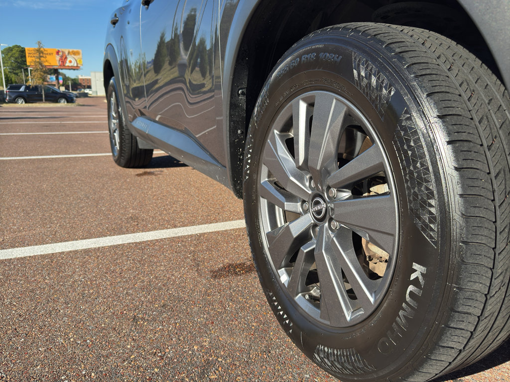 Used 2025 Nissan Pathfinder SV image 9