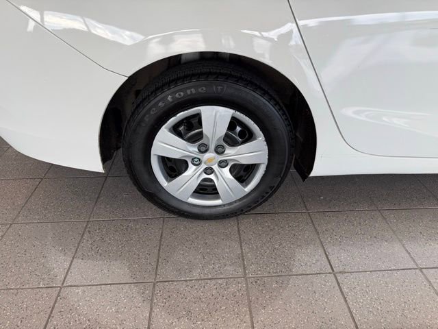 Used 2017 Chevrolet Cruze LS FWD image 10
