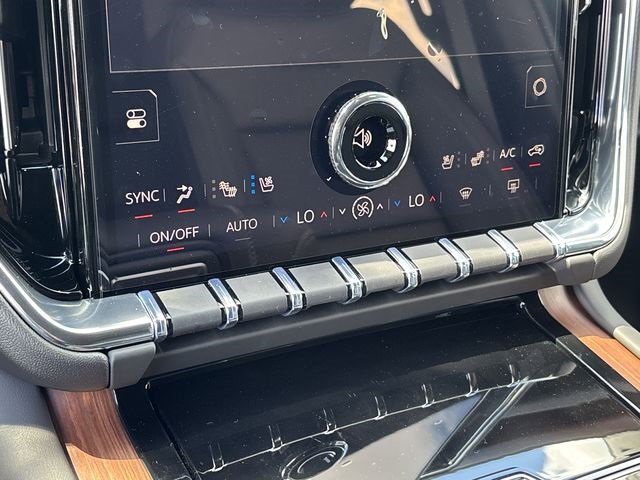 New 2026 GMC Yukon XL Denali w/ Denali Reserve Package image 32