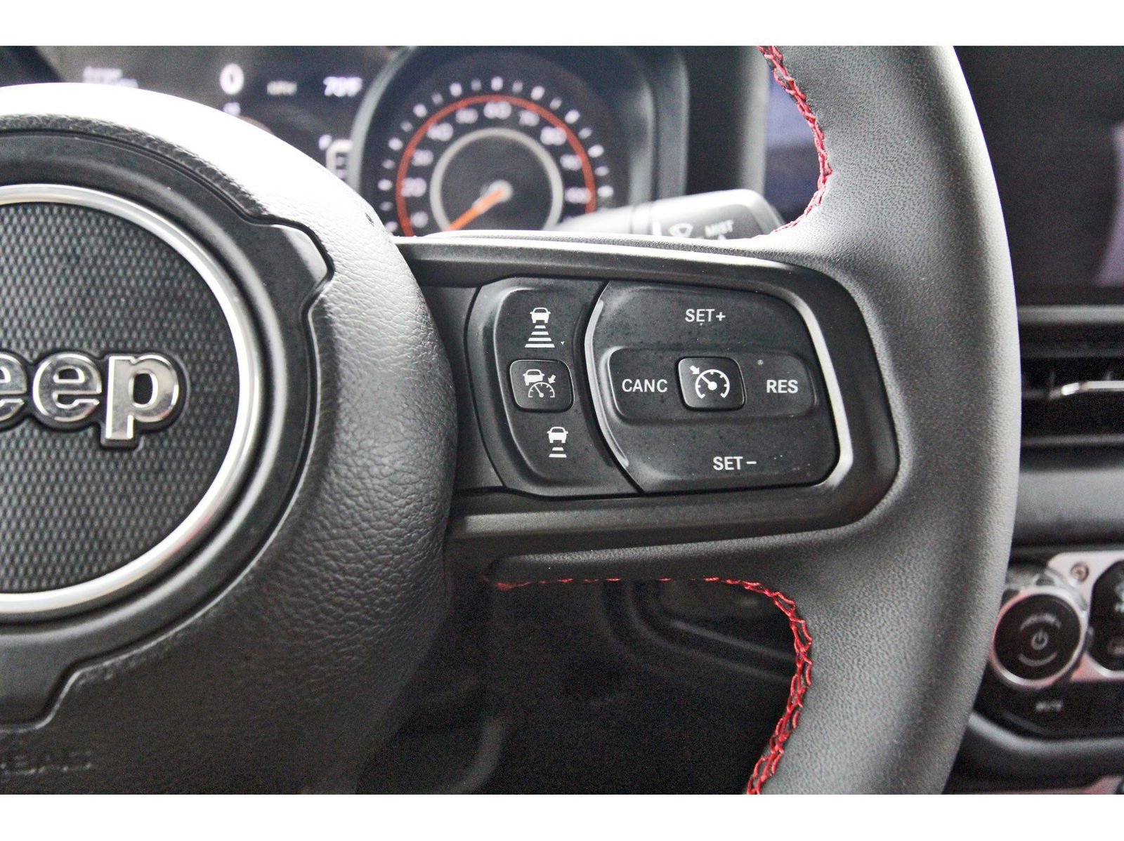 Used 2024 Jeep Gladiator Rubicon w/ Technology Group image 23