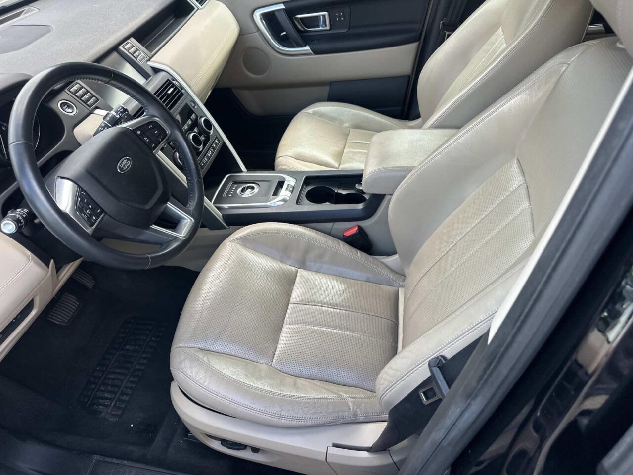 Used 2017 Land Rover Discovery Sport HSE AWD/4WD image 10