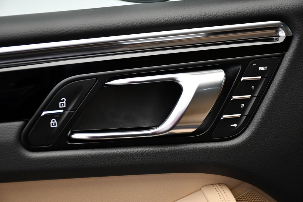Certified 2026 Porsche Macan Turbo AWD/4WD image 34