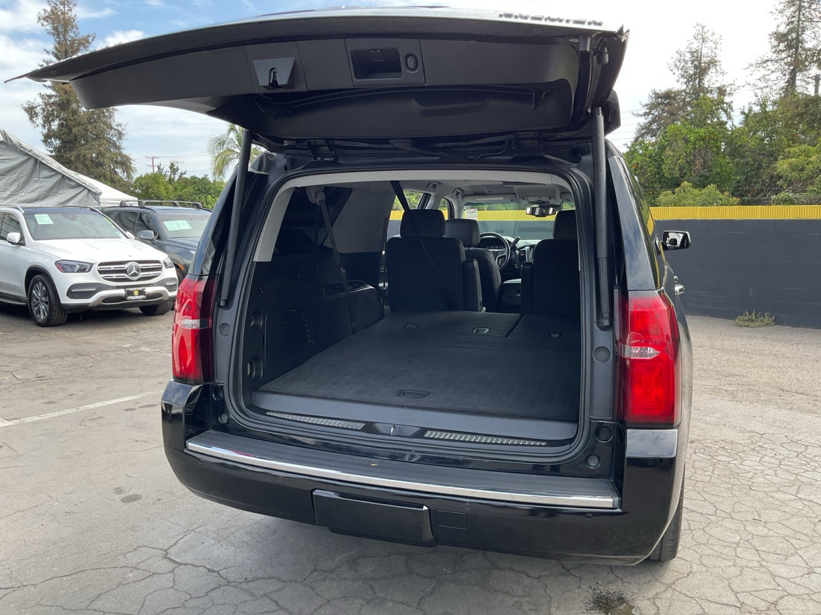 Used 2019 Chevrolet Suburban Premier AWD/4WD image 29