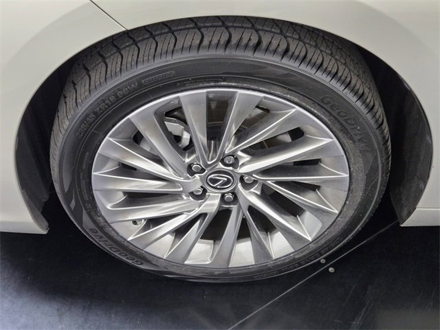 Certified 2022 Lexus ES 300h w/ Luxury Package image 12