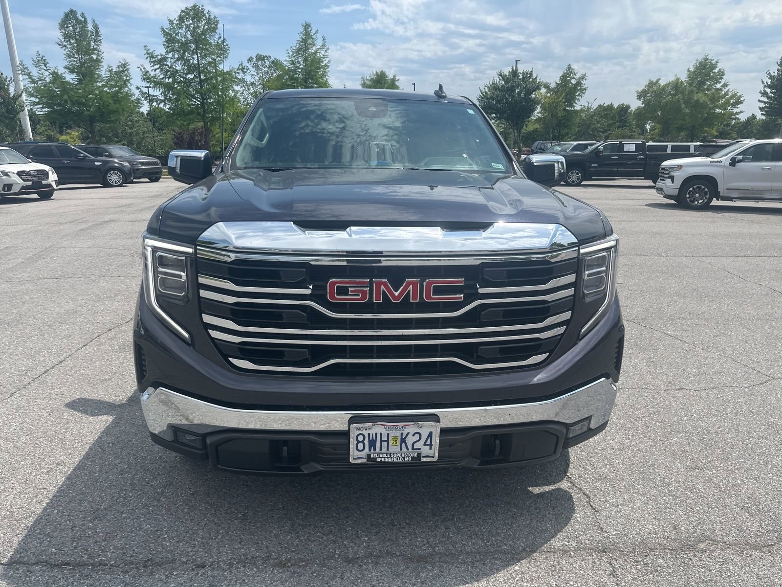 Used 2022 GMC Sierra 1500 SLT AWD/4WD image 2