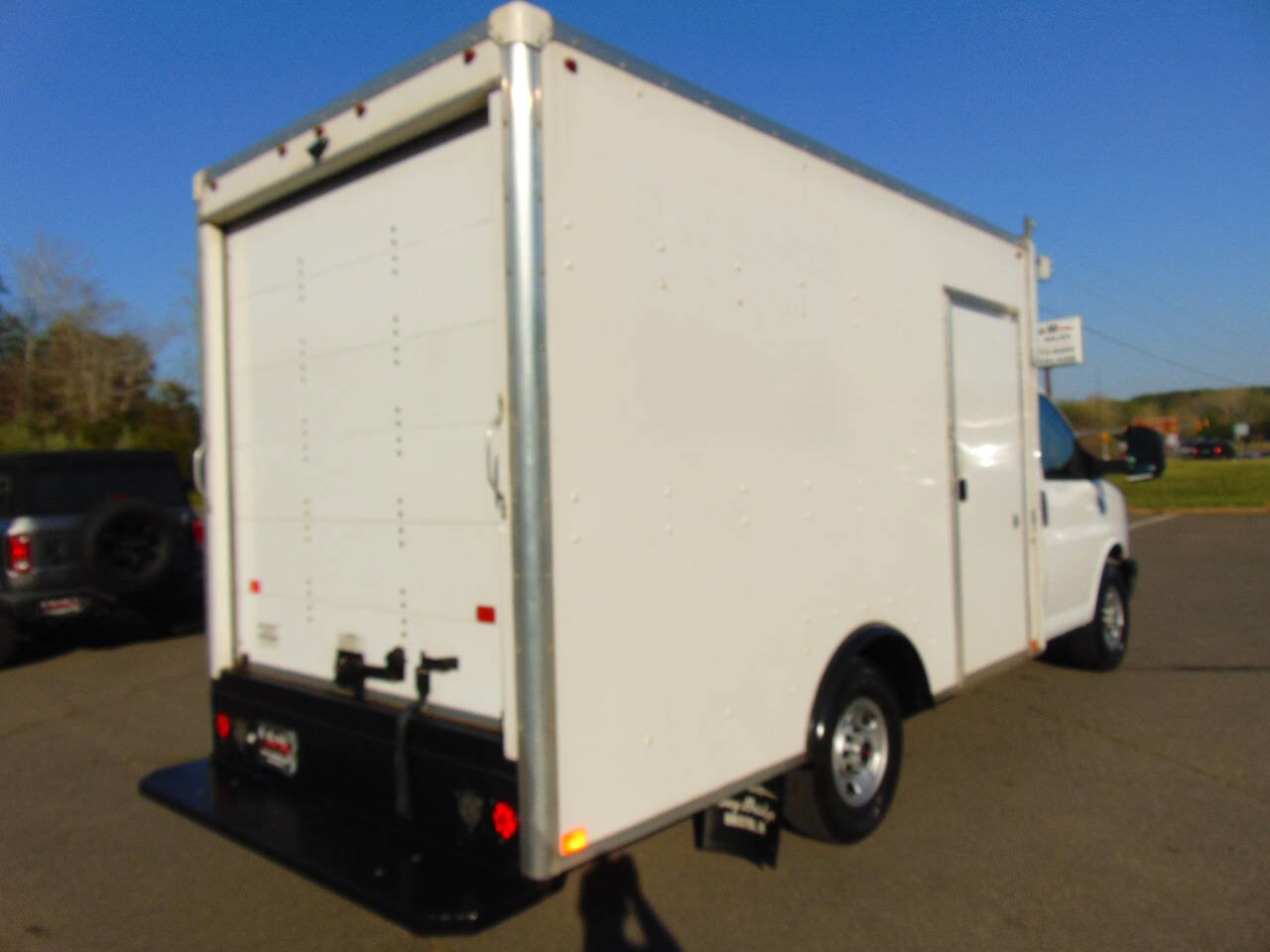 Used 2022 GMC Savana 3500 w/ Power Convenience Package RWD image 55