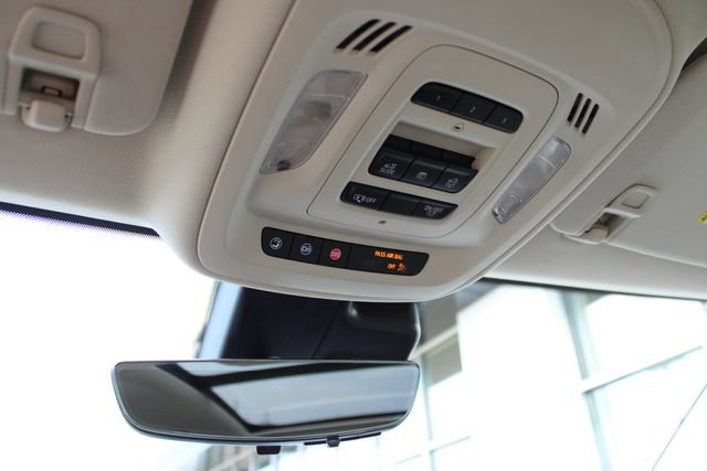 Used 2022 Buick Envision Avenir w/ Technology Package II FWD image 16