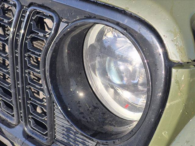 Used 2024 Jeep Gladiator Sport AWD/4WD image 8
