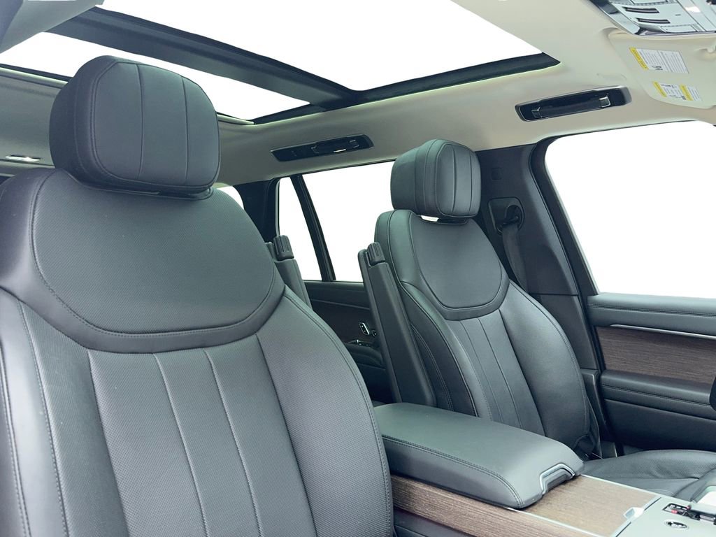 Used 2024 Land Rover Range Rover Long Wheelbase SE image 45