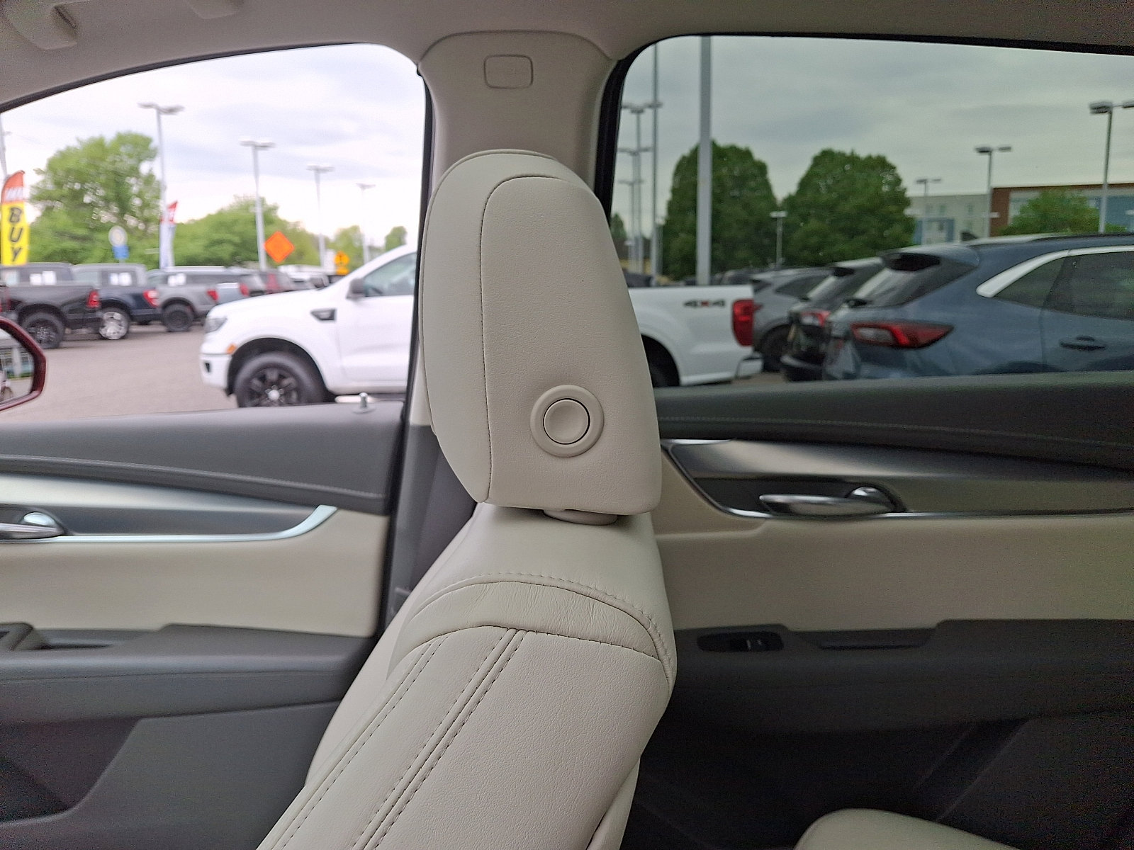 Used 2017 Cadillac XT5 Premium Luxury FWD image 16
